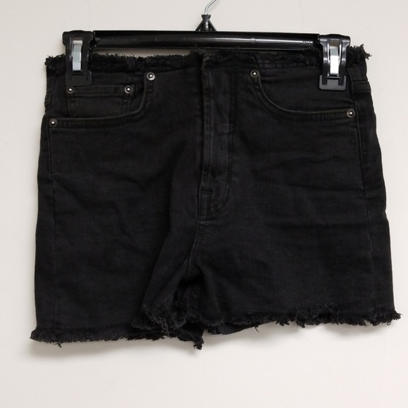 black frayed jean shorts